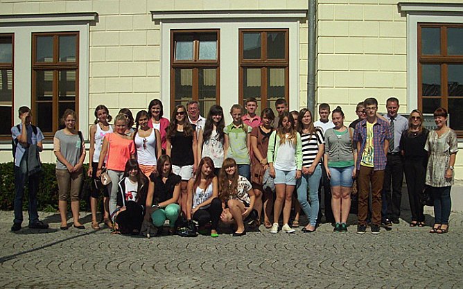 Landr&auml;tin empf&auml;ngt polnische Jugendliche (Foto: Landratsamt Kyffh&auml;userkreis)