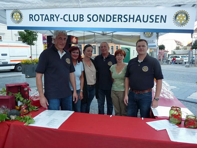 Weinfest gestartet (Foto: Karl-Heinz Herrmann) Weinfest gestartet (Foto: Karl-Heinz Herrmann)