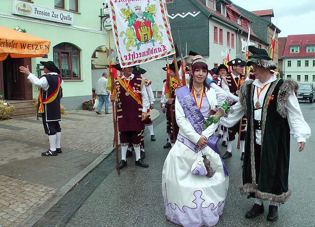 Bauernmarkt eröffnet (Foto: Karl-Heinz Herrmann) Bauernmarkt eröffnet (Foto: Karl-Heinz Herrmann)