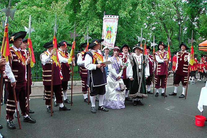 Bauernmarkt eröffnet (Foto: Karl-Heinz Herrmann) Bauernmarkt eröffnet (Foto: Karl-Heinz Herrmann)