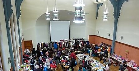 Kinder- und Teeniesachenbasar (Foto: Karl-Heinz Herrmann) Kinder- und Teeniesachenbasar (Foto: Karl-Heinz Herrmann)