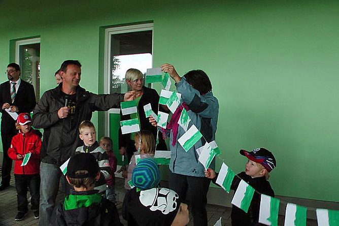 Feierliche Einweihung (Foto: Karl-Heinz Herrmann) Feierliche Einweihung (Foto: Karl-Heinz Herrmann)