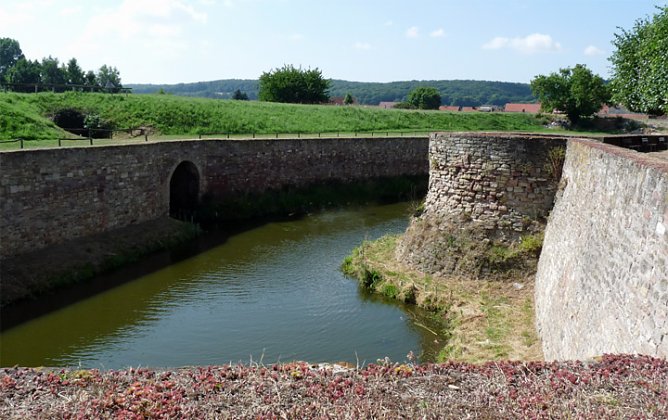 Hilfe an der Wasserburg (Foto: Karl-Heinz Herrmann) Hilfe an der Wasserburg (Foto: Karl-Heinz Herrmann)