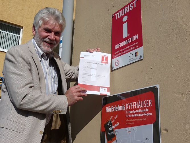 Zertifikation erhalten (Foto: Karl-Heinz Herrmann) Zertifikation erhalten (Foto: Karl-Heinz Herrmann)