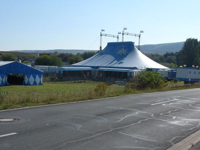 Gastspiel gestartet (Foto: Karl-Heinz Herrmann) Gastspiel gestartet (Foto: Karl-Heinz Herrmann)