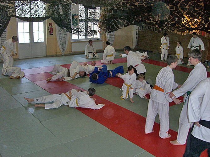 Leistungen gewürdigt (Foto: Kampfkunstschule Artern) Leistungen gewürdigt (Foto: Kampfkunstschule Artern)