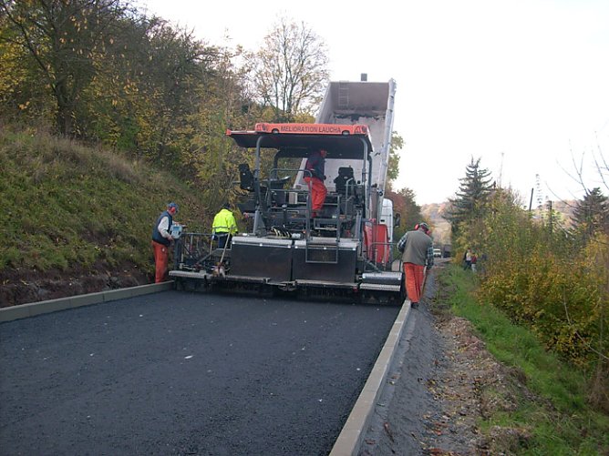 Auftrag Schwarzdecke (Foto: Karl-Heinz Herrmann)