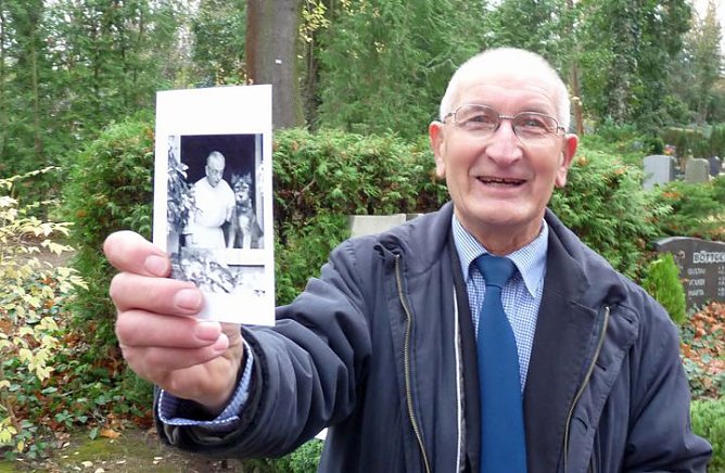 Gedenkstein enthüllt (Foto: Karl-Heinz Herrmann) Gedenkstein enthüllt (Foto: Karl-Heinz Herrmann)