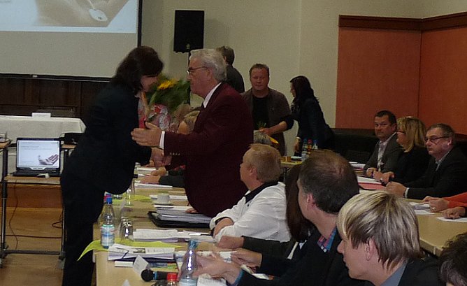 Gratulation (Foto: Karl-Heinz Herrmann) Gratulation (Foto: Karl-Heinz Herrmann)