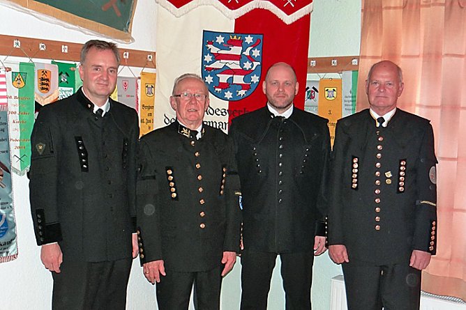 Bergkameraden mit neuer Führung (Foto: Otto Wagner / Karl-Heinz Herrmann) Bergkameraden mit neuer Führung (Foto: Otto Wagner / Karl-Heinz Herrmann)