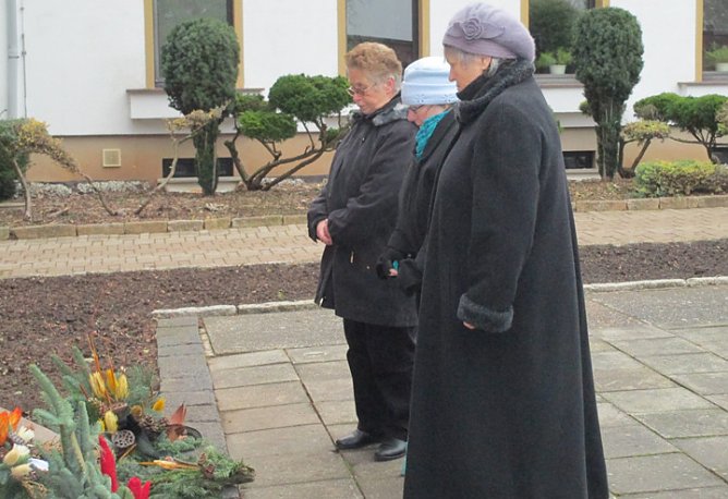 Der Toten gedacht (Foto: Ina Römer) Der Toten gedacht (Foto: Ina Römer)