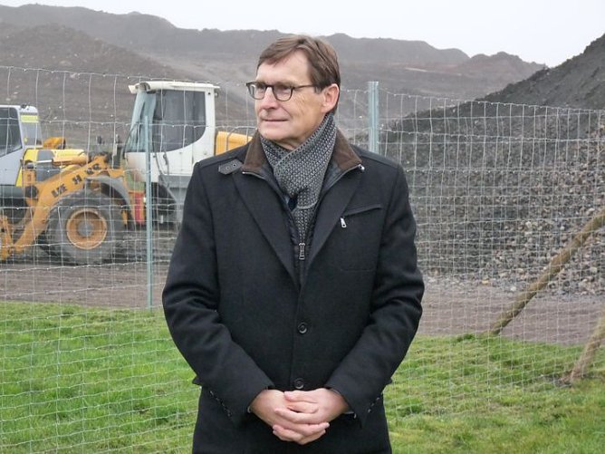 Begrünung der Rückstandshalde (Foto: Karl-Heinz Herrmann) Begrünung der Rückstandshalde (Foto: Karl-Heinz Herrmann)