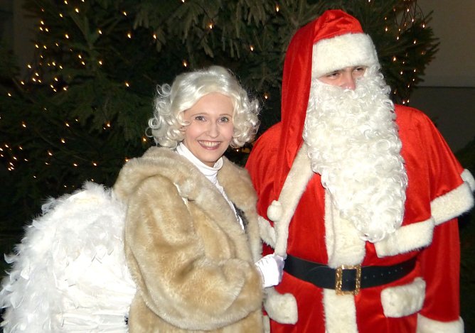 Engel und Weihnachtsmann (Foto: B. Susemihl)