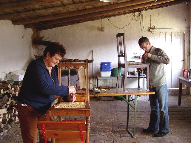 Stuhlflechten in Friedrichsrode (Foto: Karl-Heinz Herrmann)