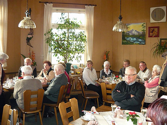 Gem&uuml;tliche Runde zum Jahresabschluss (Foto: Dietmar Buchardt)