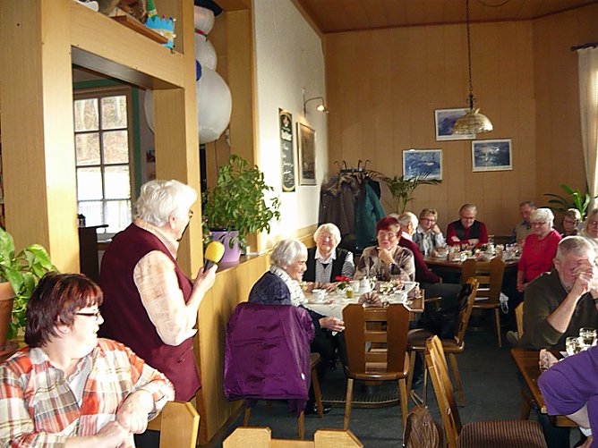 Gem&uuml;tliche Runde zum Jahresabschluss (Foto: Dietmar Buchardt)
