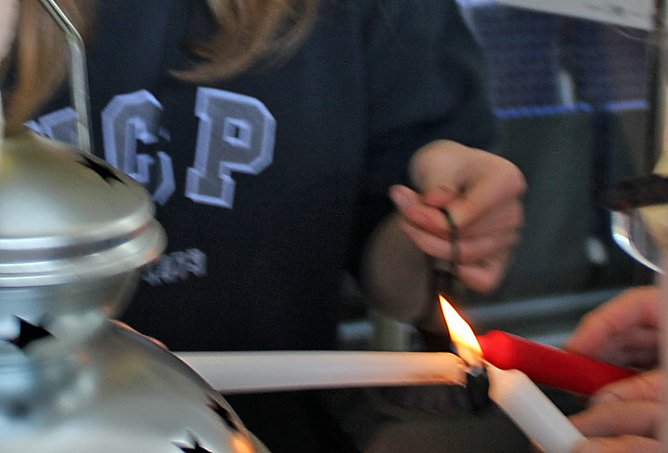 Friedenslicht auch in Sondershausen (Foto: Karl-Heinz Herrmann) Friedenslicht auch in Sondershausen (Foto: Karl-Heinz Herrmann)