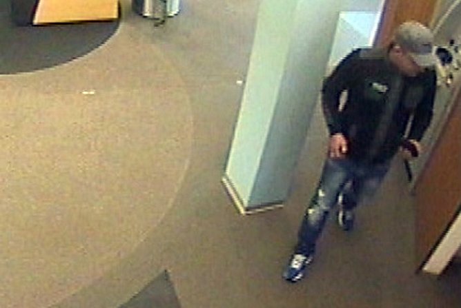 Wer kennt diesen Mann? (Foto: Polizei)