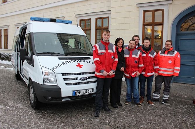 Neuer Einsatzleitwagen &uuml;bergeben (Foto: Karl-Heinz Herrmann)