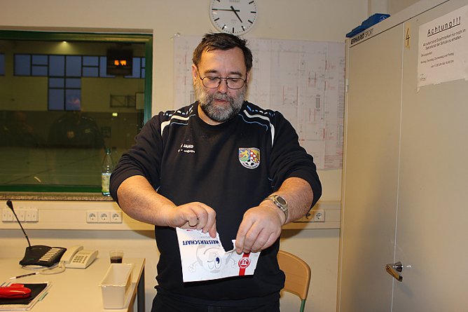 Sauer reagiert (Foto: Karl-Heinz Herrmann) Sauer reagiert (Foto: Karl-Heinz Herrmann)