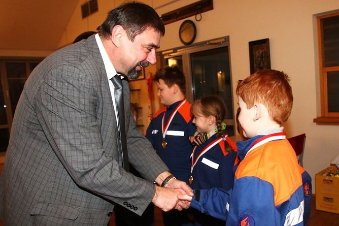 Beförderungen, Verabschiedungen und Dankesworte. (Foto: Günter Herting) Beförderungen, Verabschiedungen und Dankesworte. (Foto: Günter Herting)