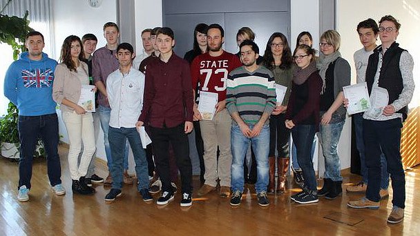 Sieger bei Planspiel ausgezeichnet (Foto: Karl-Heinz Herrmann) Sieger bei Planspiel ausgezeichnet (Foto: Karl-Heinz Herrmann)