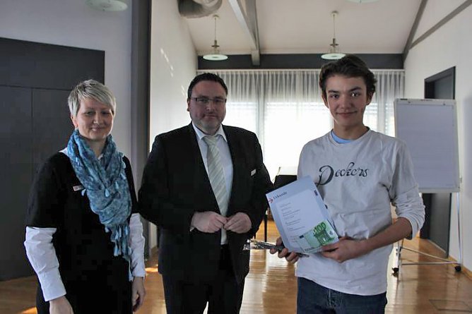 Sieger bei Planspiel ausgezeichnet (Foto: Karl-Heinz Herrmann) Sieger bei Planspiel ausgezeichnet (Foto: Karl-Heinz Herrmann)