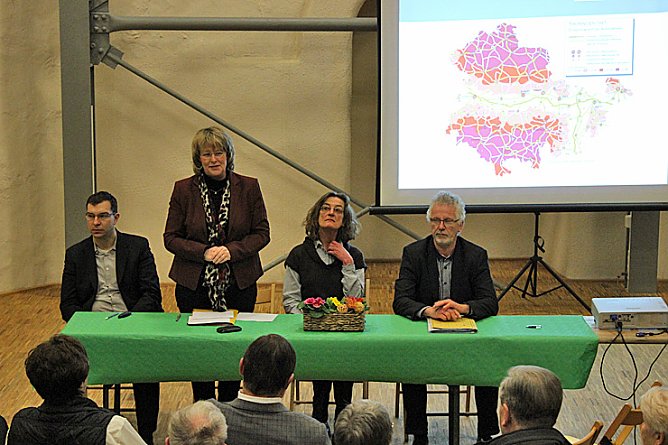 Über Verkehrsinfrastruktur diskutiert (Foto: Karl-Heinz Herrmann) Über Verkehrsinfrastruktur diskutiert (Foto: Karl-Heinz Herrmann)