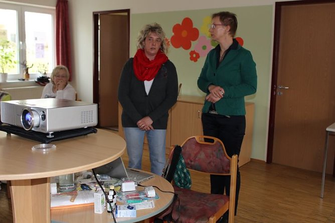 Mit Apothekerin gefr&uuml;hst&uuml;ckt (Foto: Karl-Heinz Herrmann)