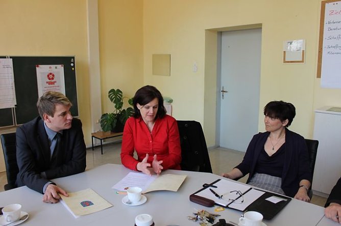 Unterzeichznung (Foto: Karl-Heinz Herrmann) Unterzeichznung (Foto: Karl-Heinz Herrmann)