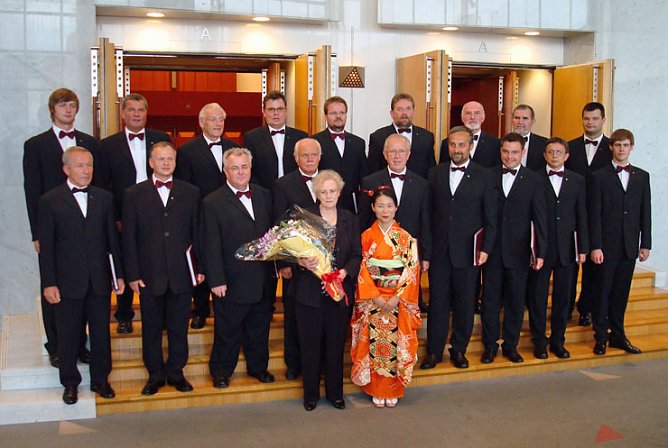 Taktstock-&Uuml;bergabe im Albert-Fischer-Chor (Foto: Friedrich Poppe)