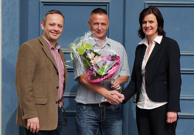 Begr&uuml;&szlig;ung eines neuen Mitarbeiters (Foto: Landratsamt Kyffh&auml;userkreis)