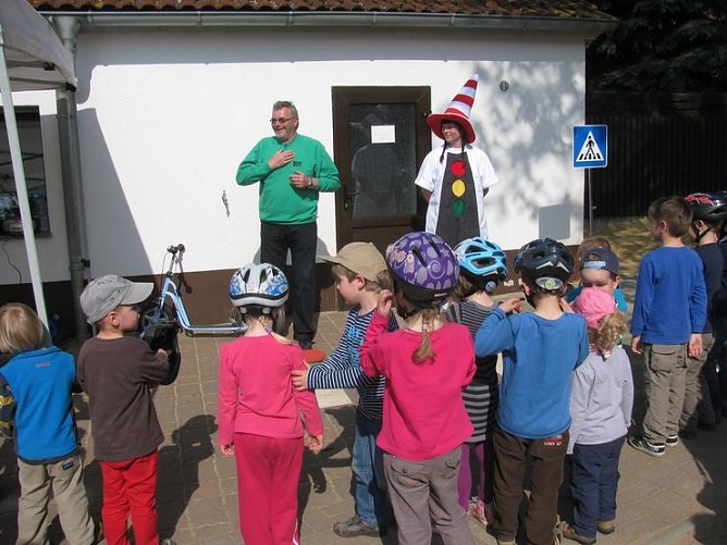 Kinder sicher machen (Foto: Bernd M&uuml;ller)
