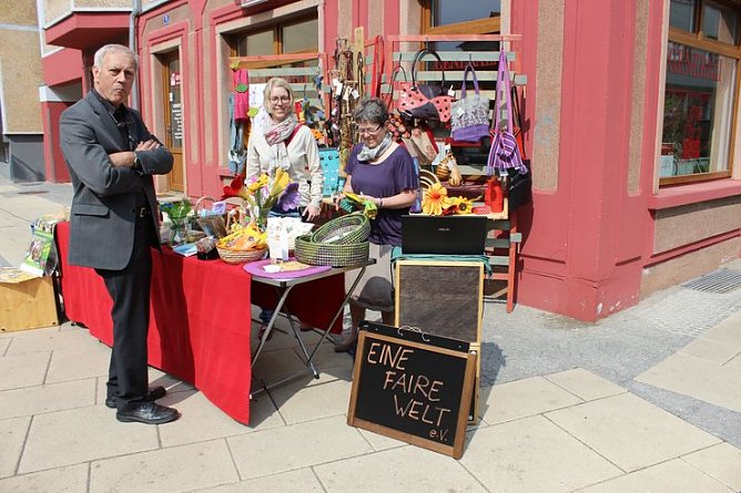Ansturm auf Ostermarkt (Foto: Karl-Heinz Herrmann)