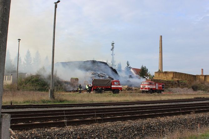 Kontrolliertes Abbrennen (Foto: Karl-Heinz Herrmann) Kontrolliertes Abbrennen (Foto: Karl-Heinz Herrmann)