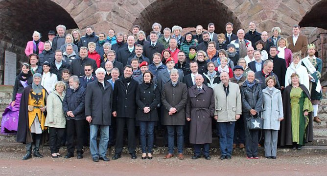 Kyffhäuser übergeben (Foto: Karl-Heinz Herrmann) Kyffhäuser übergeben (Foto: Karl-Heinz Herrmann)
