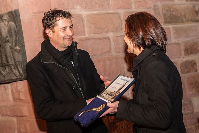 Schlüssel am Kyffhäuser übergeben (Foto: Kyffhäusertherme) Schlüssel am Kyffhäuser übergeben (Foto: Kyffhäusertherme)