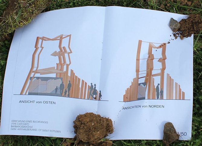 Errichtung eines Blickfangs begonnen (Foto: Karl-Heinz Herrmann) Errichtung eines Blickfangs begonnen (Foto: Karl-Heinz Herrmann)