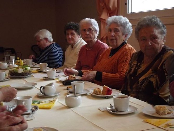 Osterfeier mit kleinen Überraschungen (Foto: Thomas Leipold) Osterfeier mit kleinen Überraschungen (Foto: Thomas Leipold)