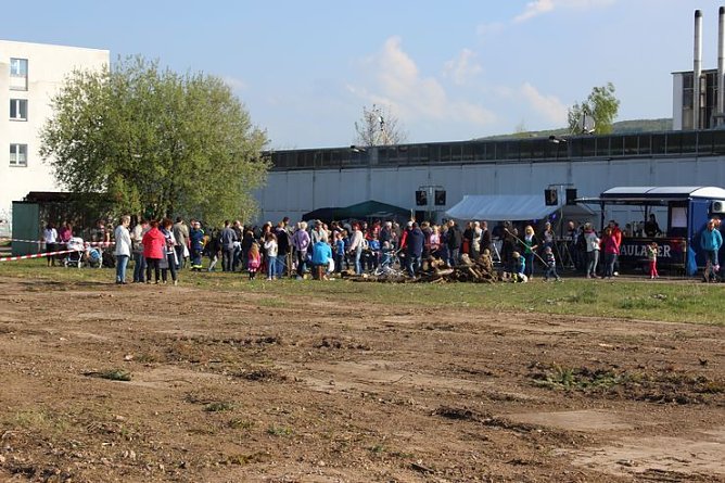 Bereits zum 6. Mal Osterfeuer im Gewerbegebiet (Foto: Karl-Heinz Herrmann) Bereits zum 6. Mal Osterfeuer im Gewerbegebiet (Foto: Karl-Heinz Herrmann)