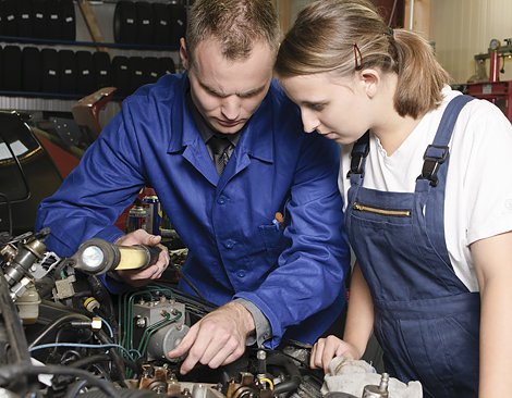 Metallbranche bietet gute Berufsperspektiven (Foto: Agentur für Arbeit) Metallbranche bietet gute Berufsperspektiven (Foto: Agentur für Arbeit)