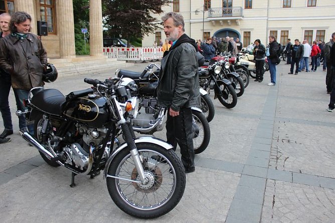 Oldtimer in Sondershausen (Foto: Karl-Heinz Herrmann) Oldtimer in Sondershausen (Foto: Karl-Heinz Herrmann)