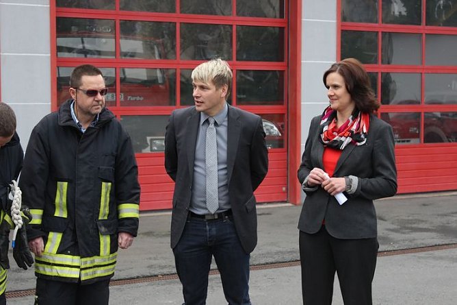 Dekontaminations-Fahrzeug übergeben (Foto: Karl-Heinz Herrmann) Dekontaminations-Fahrzeug übergeben (Foto: Karl-Heinz Herrmann)