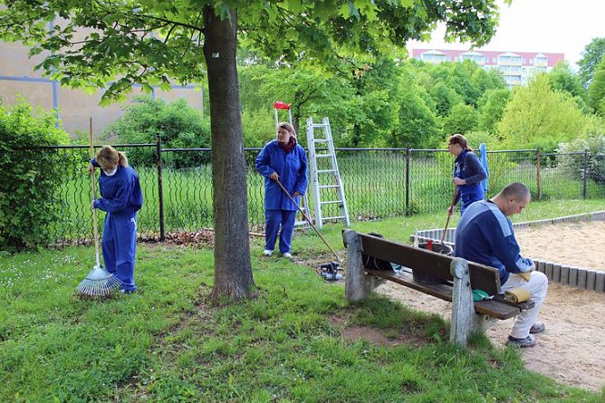 Spielplätze werden verschönert (Foto: Karl-Heinz Herrmann) Spielplätze werden verschönert (Foto: Karl-Heinz Herrmann)
