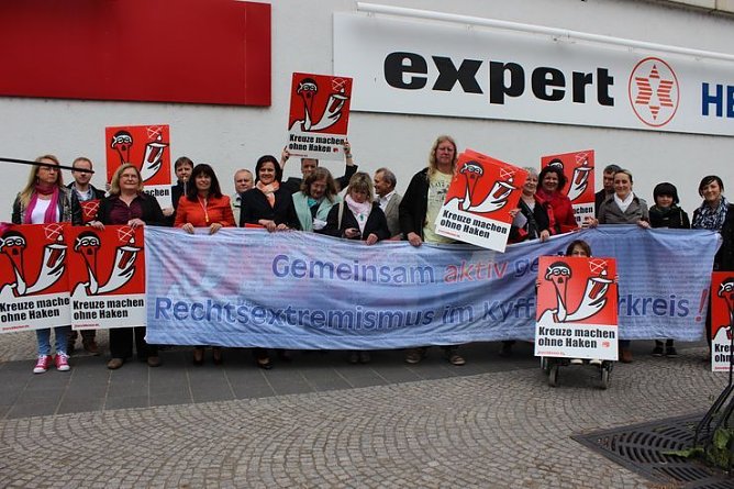 Kreuze machen ohne Haken (Foto: Karl-Heinz Herrmann)