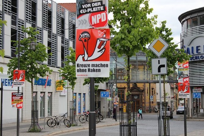 Kreuze machen ohne Haken (Foto: Karl-Heinz Herrmann)