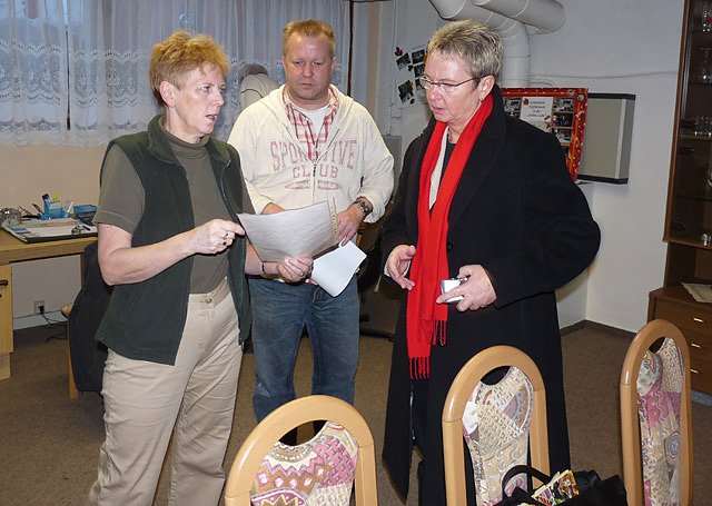 Spendenscheck Die Linke (Foto: Karl-Heinz Herrmann)