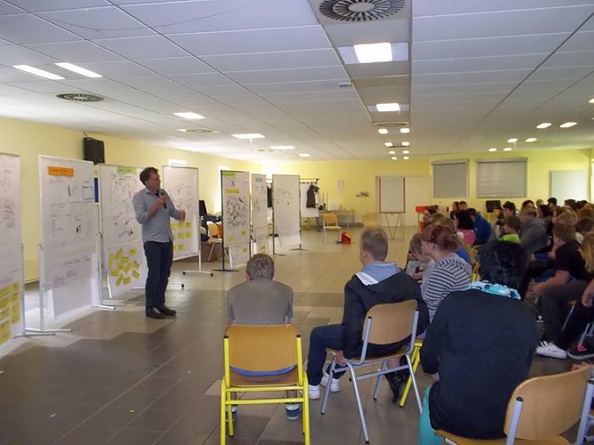 Schule im Jahr 2034 (Foto: nelecom) Schule im Jahr 2034 (Foto: nelecom)