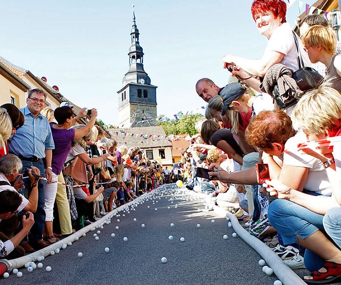 Großes Ballrennen am Samstag (Foto: Stadt Bad Frankenhausen) Großes Ballrennen am Samstag (Foto: Stadt Bad Frankenhausen)