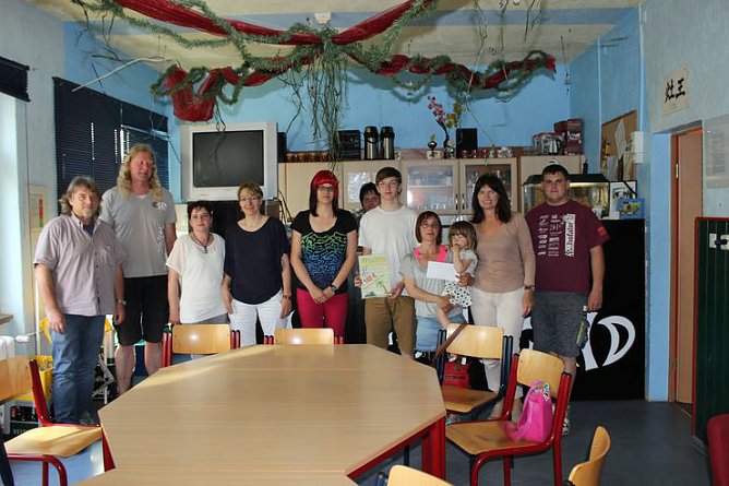 Spenden &uuml;bergeben (Foto: Karl-Heinz Herrmann)